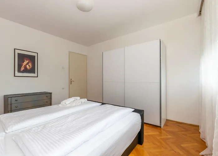Apartment Omiska