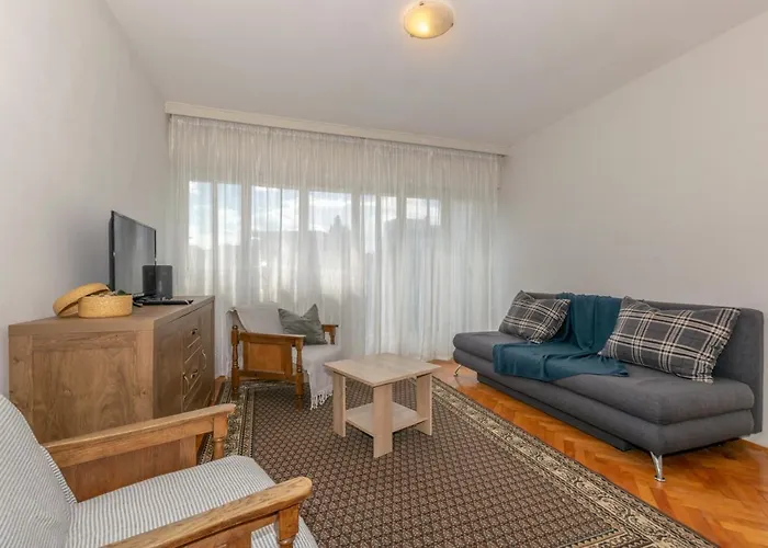 Apartment Omiska